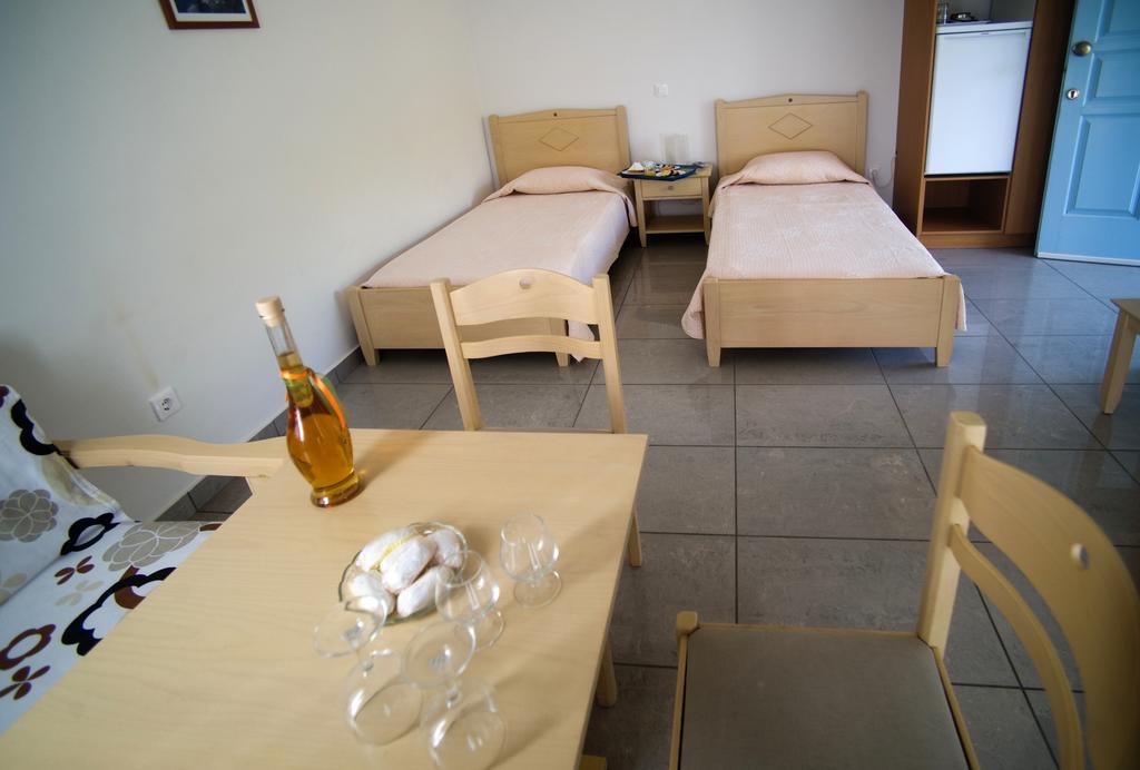 Aiolos Hotel Menites Exterior photo