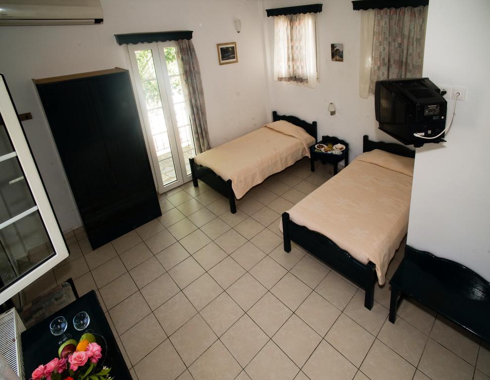 Aiolos Hotel Menites Exterior photo